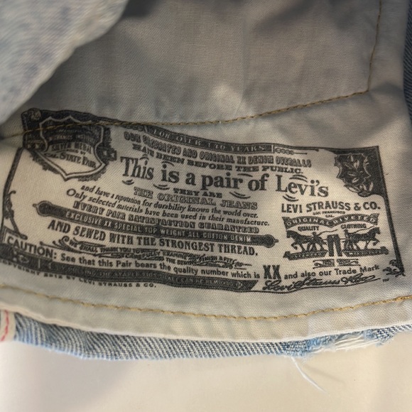 Levi 501 jean shorts - Picture 3 of 8
